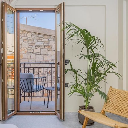 Achatis Suites ヘルソニソス エクステリア 写真