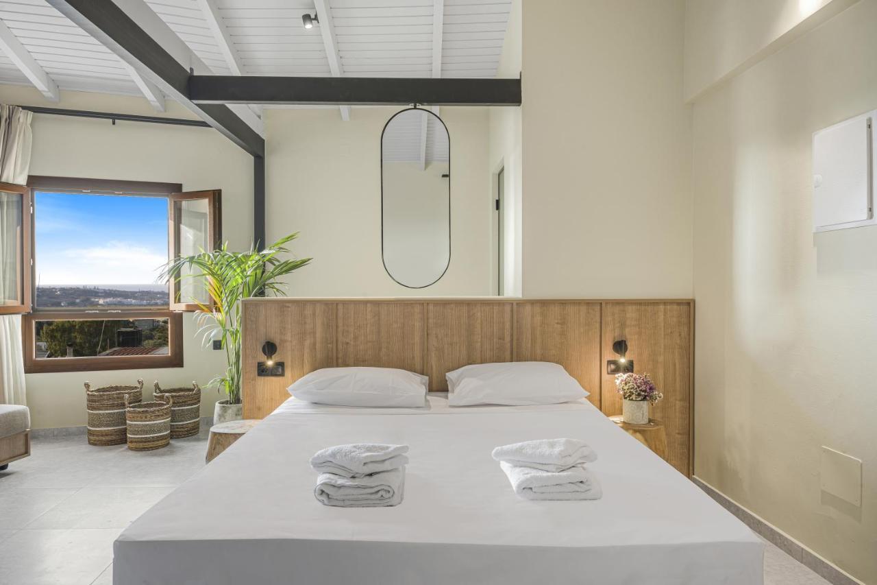 Achatis Suites ヘルソニソス エクステリア 写真